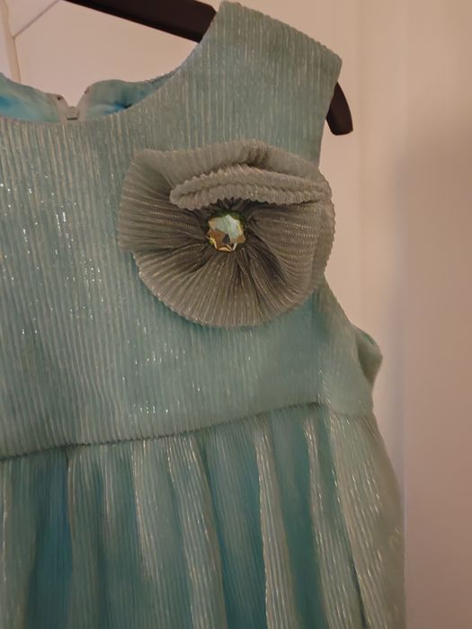 Платья на девочку 3-5 лет в отличном состоянии,