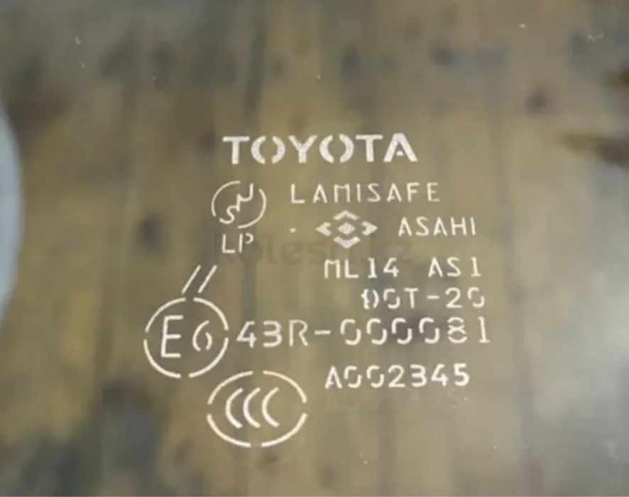 Лобовое стекло Toyota Prado 120