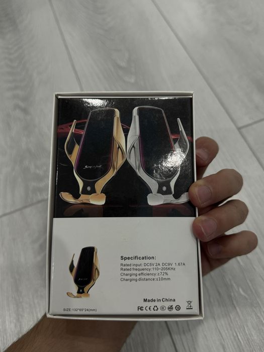 Автодержатель с беспроводной зарядкой Smart Sensor R3