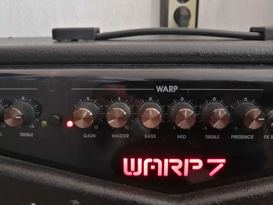 Китарен усилвател Hughes&Kettner Warp 7