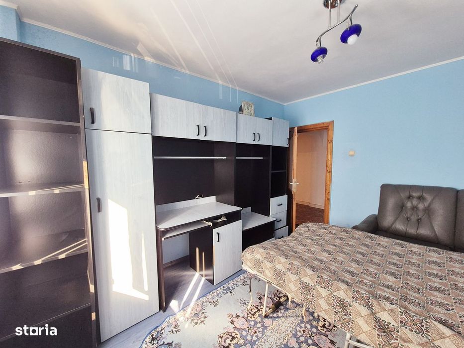 Apartament cu 3 camere, etaj 1, decomandat, zona 1 Mai — fotografia 3