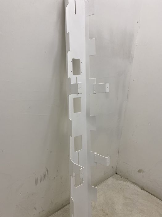 Кошница за кабели / кабелна скара / кабелен канал за бюро