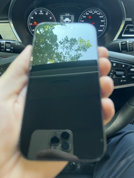 Продам iphone заблокирован айфон 15