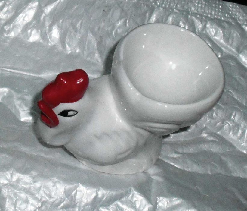 Порцеланови фигурки поставки за яйца