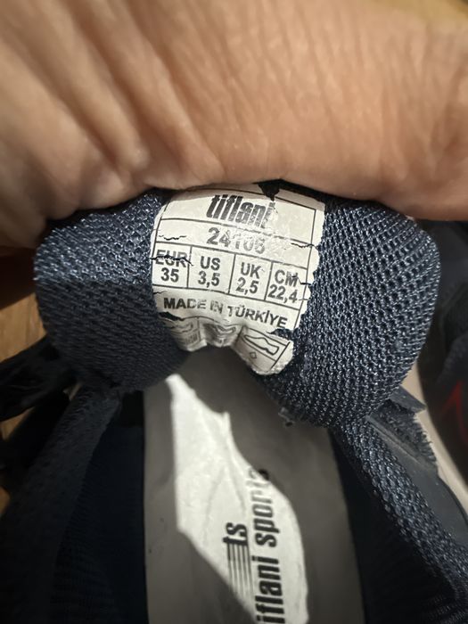 Продам кроссовки