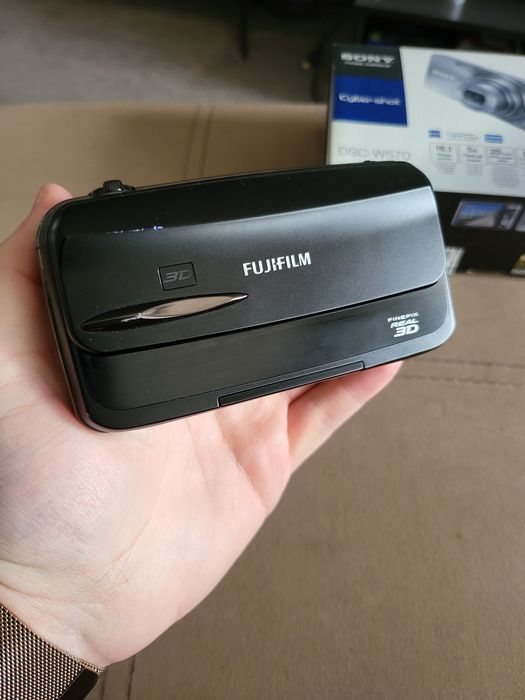 FujiFilm FinePix Real 3D W3 фотоапарат 10MP