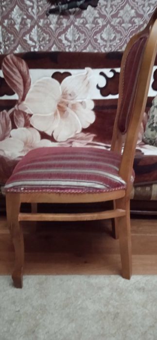 Продаются 6 одинаковых стульев