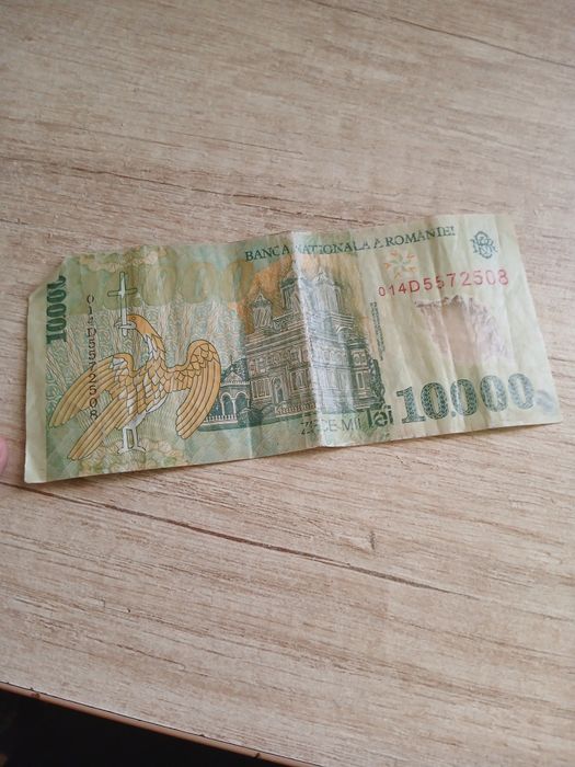 Vând 10000 lei .
