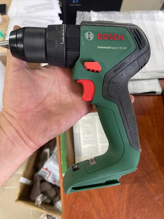 Filetanta cu percuție Bosch UniversalImpact 18V-60 (fără baterie, sistem de 18 volți, în ambalaj din carton)