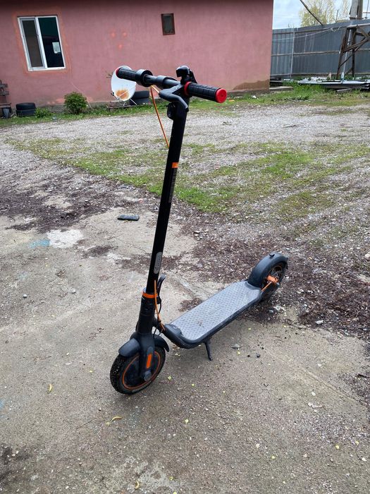 Продам самокат ninebot