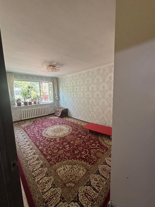 Продам 2 комн ленинградку.