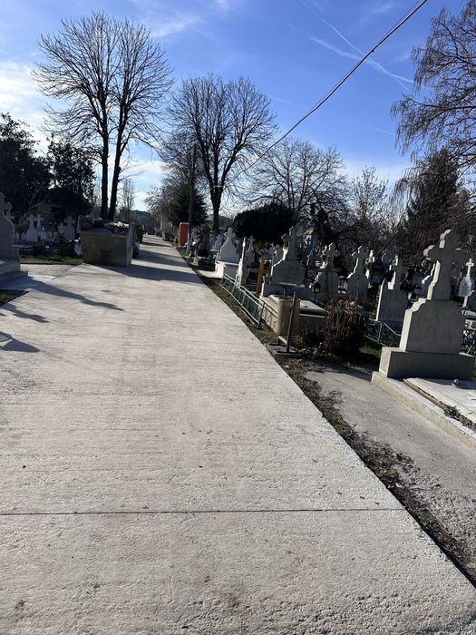 Loc de veci Cimitir Damaroaia