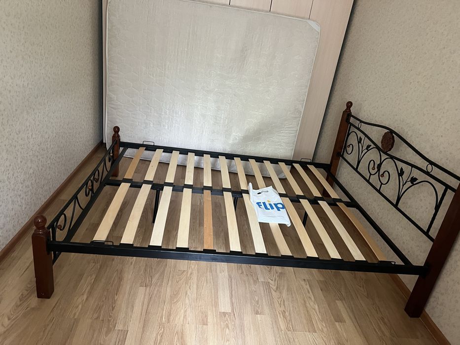 Двух спальняя кровать