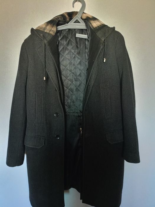 Продам пальто на мальчика лет 11-13