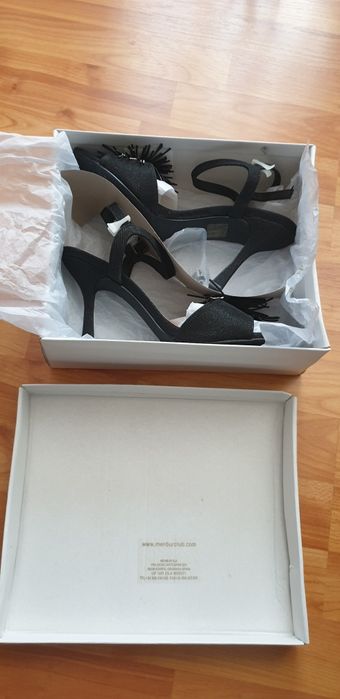 Sandale toc Dama NOI marimea 39 negre model deosebit ocazie petrecere