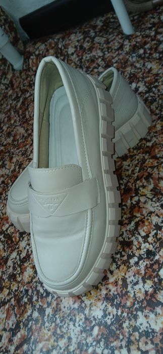 Продам обувь летнию...