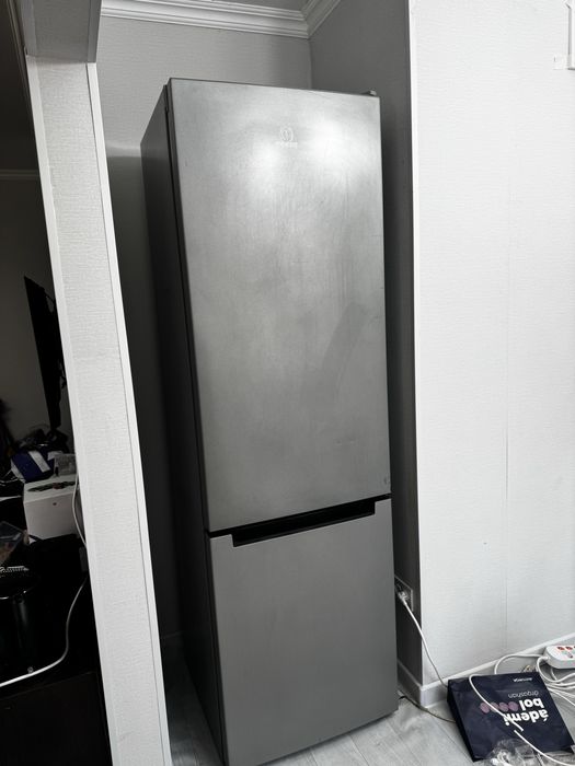 Холодильник б/у в отличном состояний