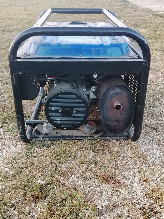 Vând generator functionabil