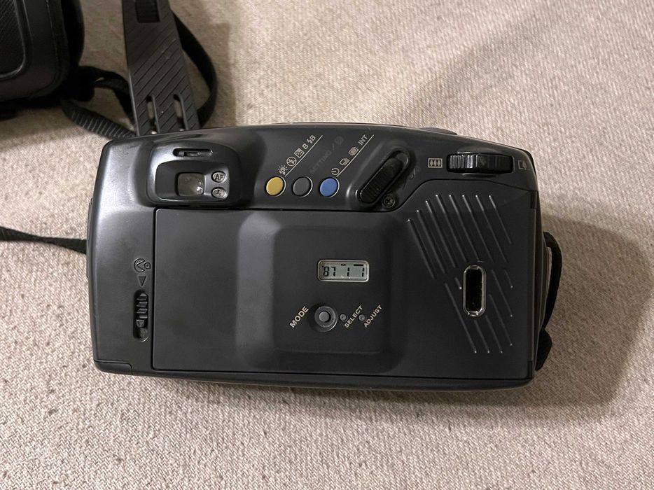 Aparat foto analog Pentax Zoom 105 R AF cu display spate si husa