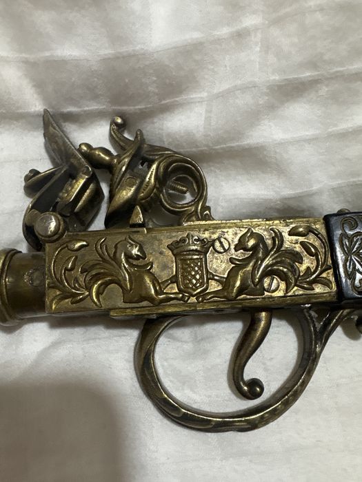 Pistol antic vechi
