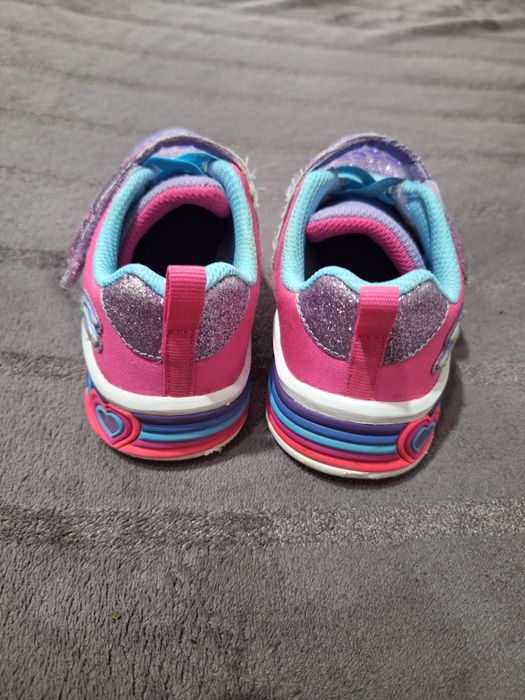 Skechers pentru fetite cu luminite