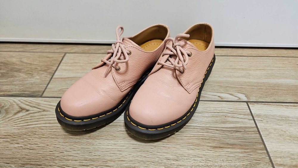 Дамски обувки Dr Martens номер 38, два чифта