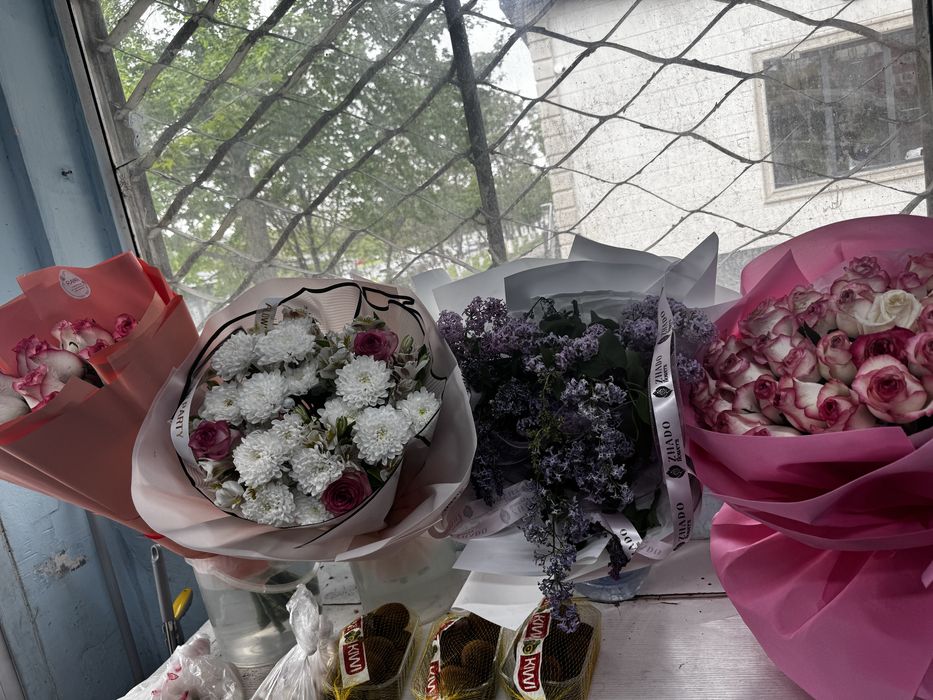 Букет гүлдер сатылады