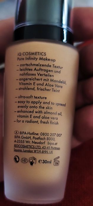 Vând fond de ten iQ Cosmetics Pure Infinity