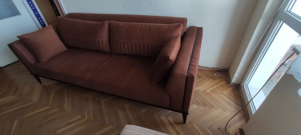 Диван , почти нов