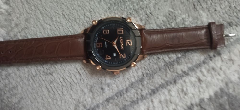 Часы наручные ..