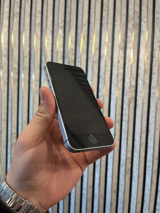 Айфон SE 32гб идеал