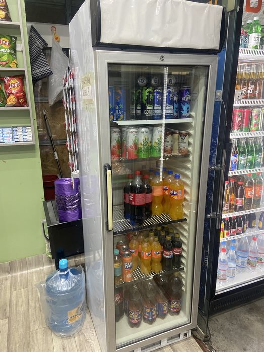 Продам витринный холодильник