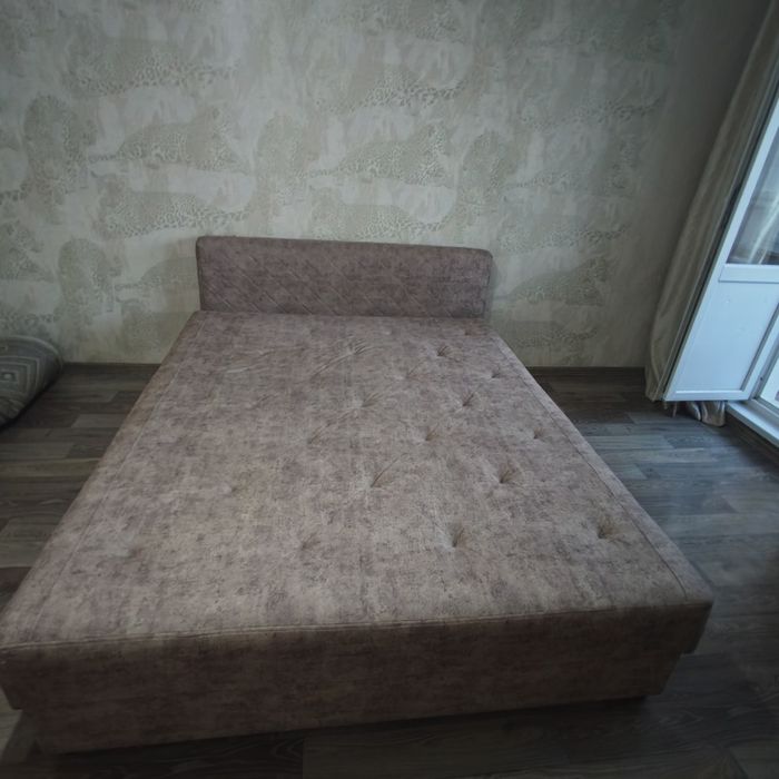 Продается двуспальная кровать.