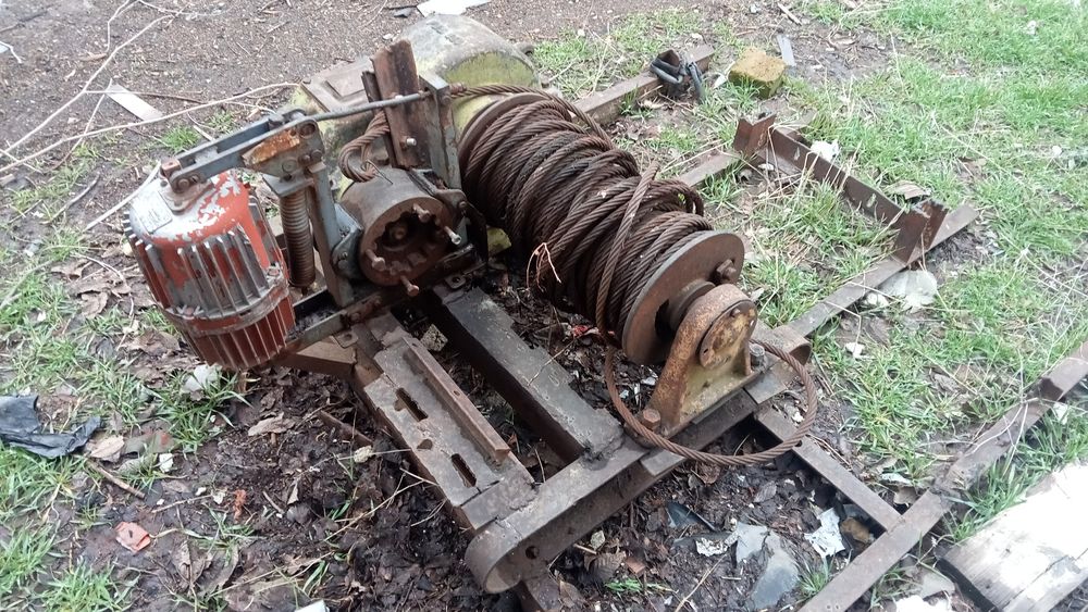 Лебёдка монтажная.