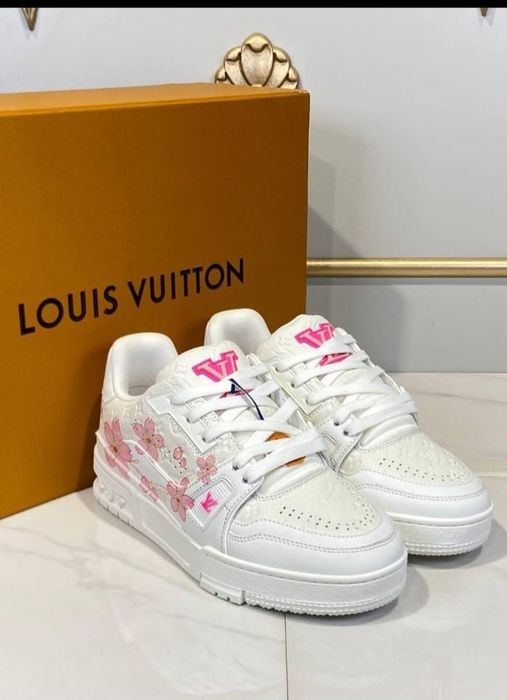 Adidasi Louis Vuitton