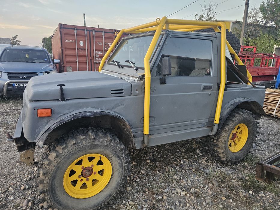 Vând suzuki samurai