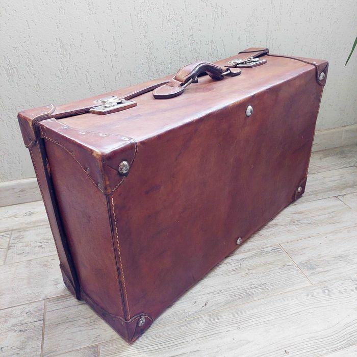 Geamantan vechi, piele, ideal decorare interioara