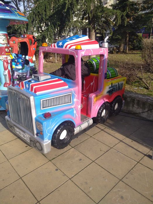 Клатушки детски атракциони кран въртележка карусел