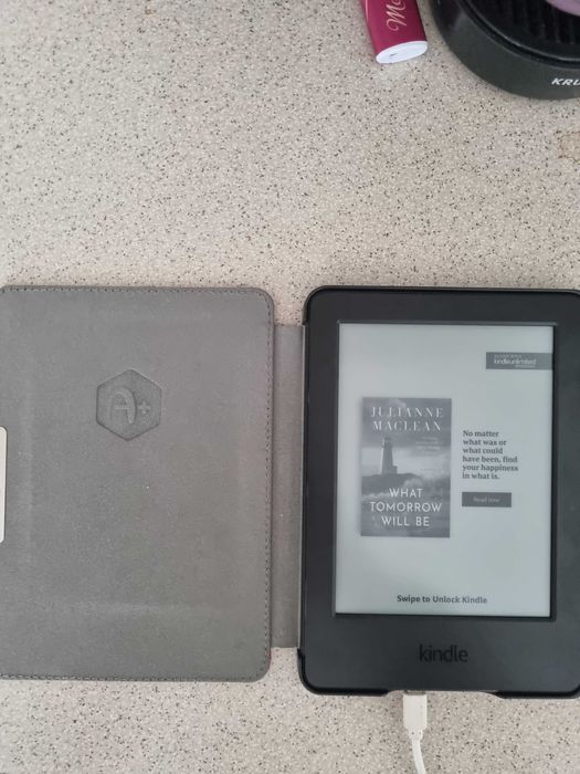 четец за електронни книги Amazon Kindle Voyage