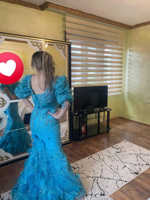 Продавам косовски официални рокли