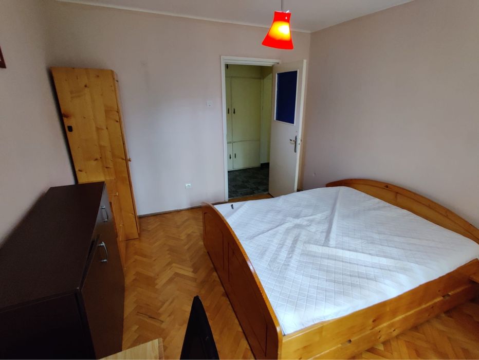 Inchiriez apartament cu 3 camere