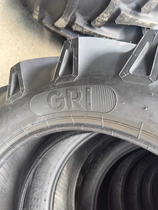 Anvelope 12.4-28 Gri noi cu 8 pliuri pentru tractor u445