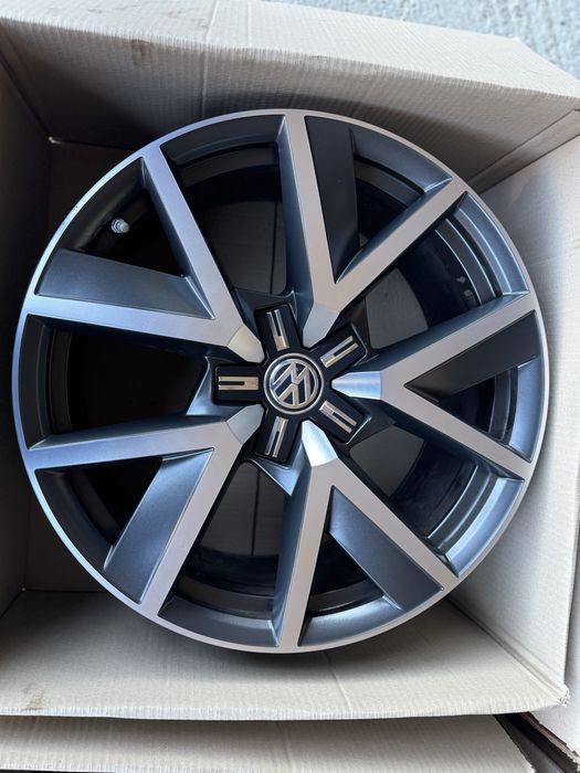 Jante VW Touareg R20Braga III CR7 Originale Fara Anvelope