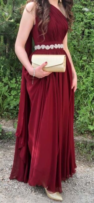 Бална рокля, цвят бордо с корсет