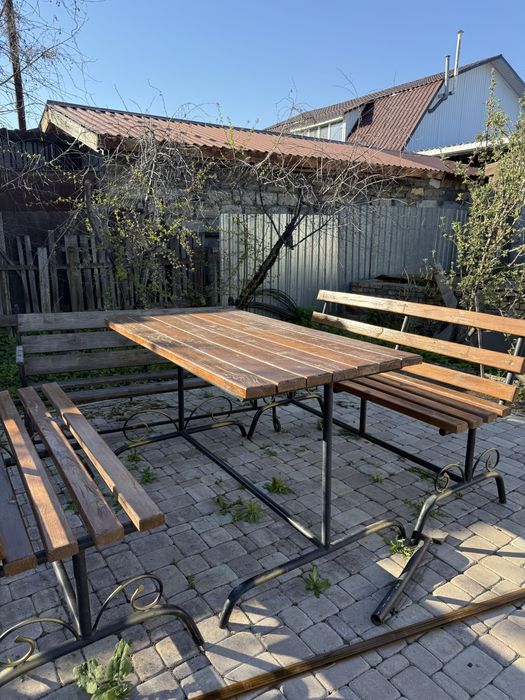 Продам комплект , стол и 2 скамьи