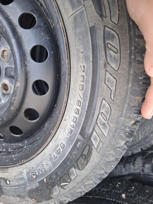 Шина с диском зима на тойота