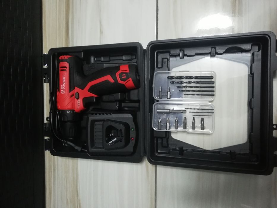 Mașina de insurubat si găurit cu  acumulator 12v  my project