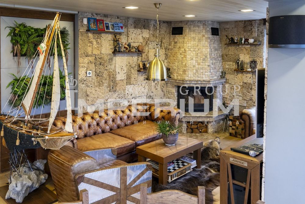 Продава се Къща в Варна, м-т Акчелар - 340 кв.м за 1971 €/кв.м - Снимка #1