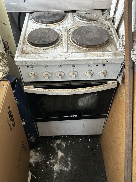 Продам кухонную плиту Мечта б/у