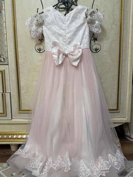 Красивое платье для девочек, розового цвета с цветами